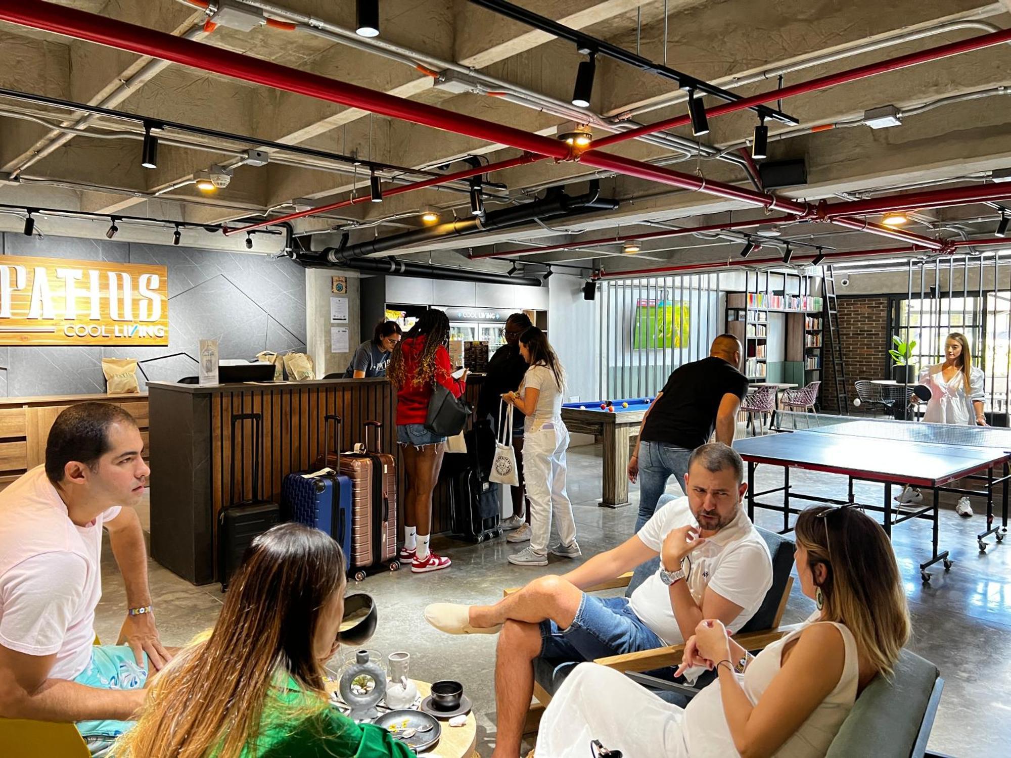 Los Patios Cool Living Меделин Екстериор снимка