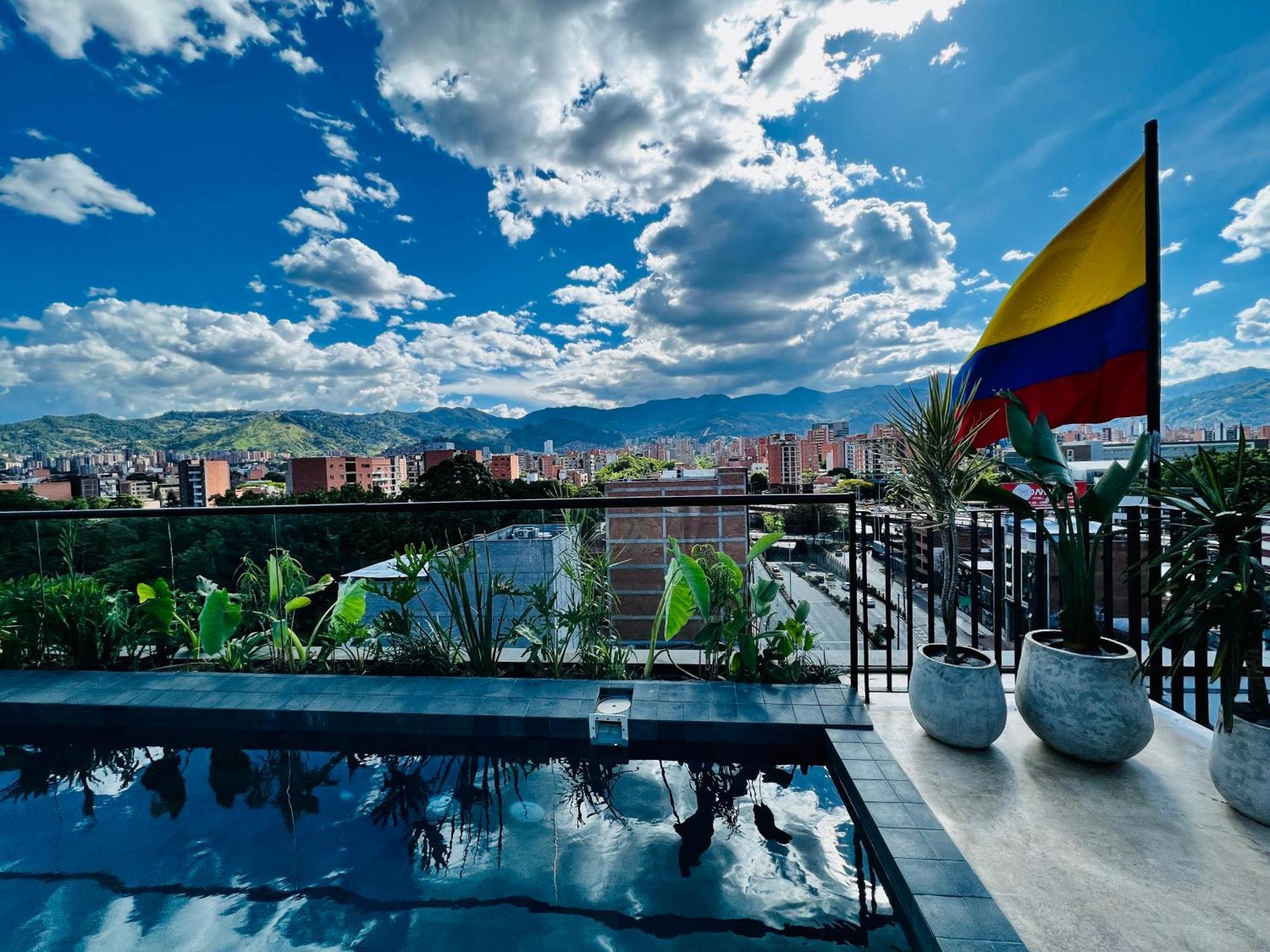 Los Patios Cool Living Меделин Екстериор снимка