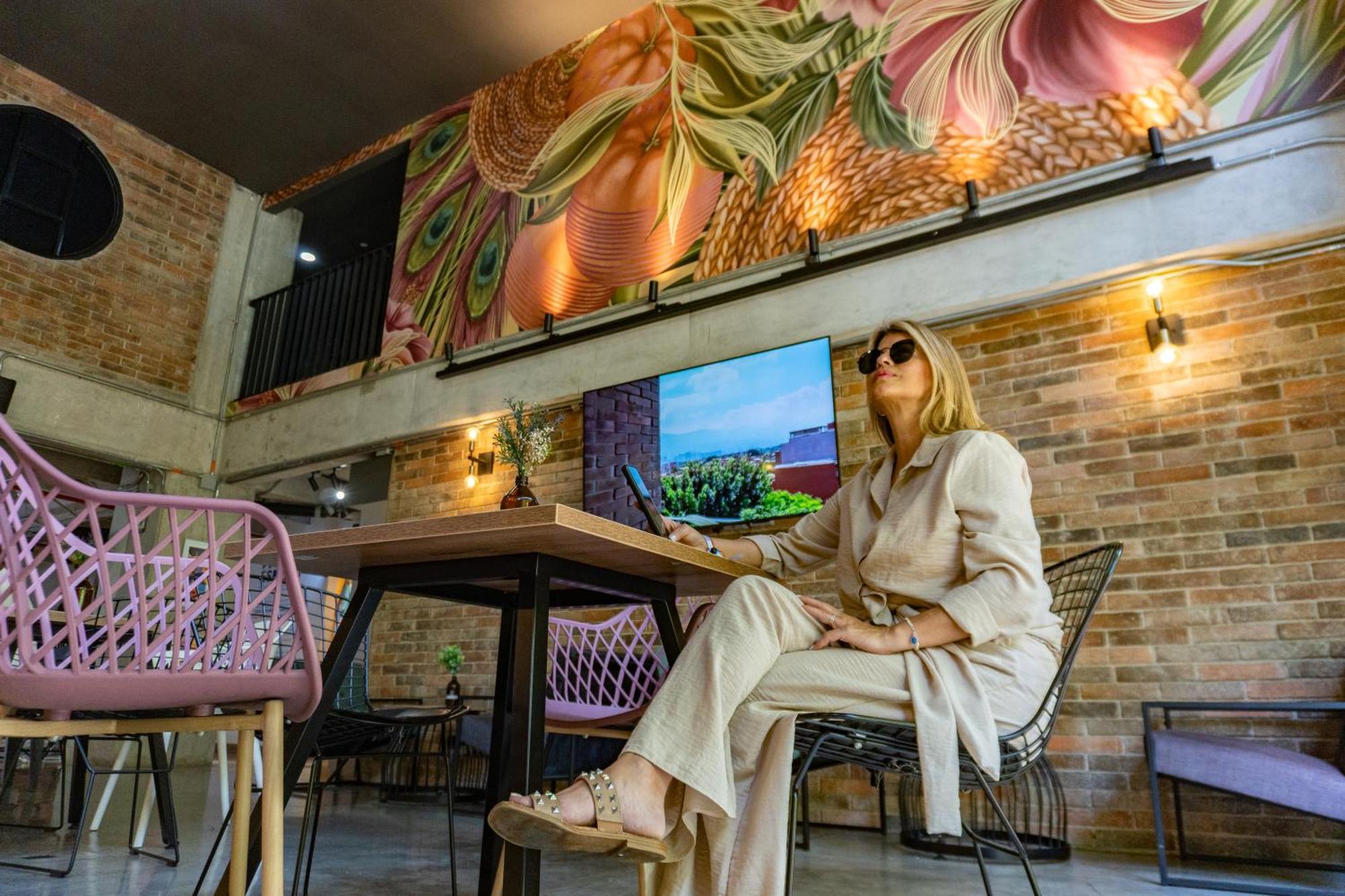 Los Patios Cool Living Меделин Екстериор снимка