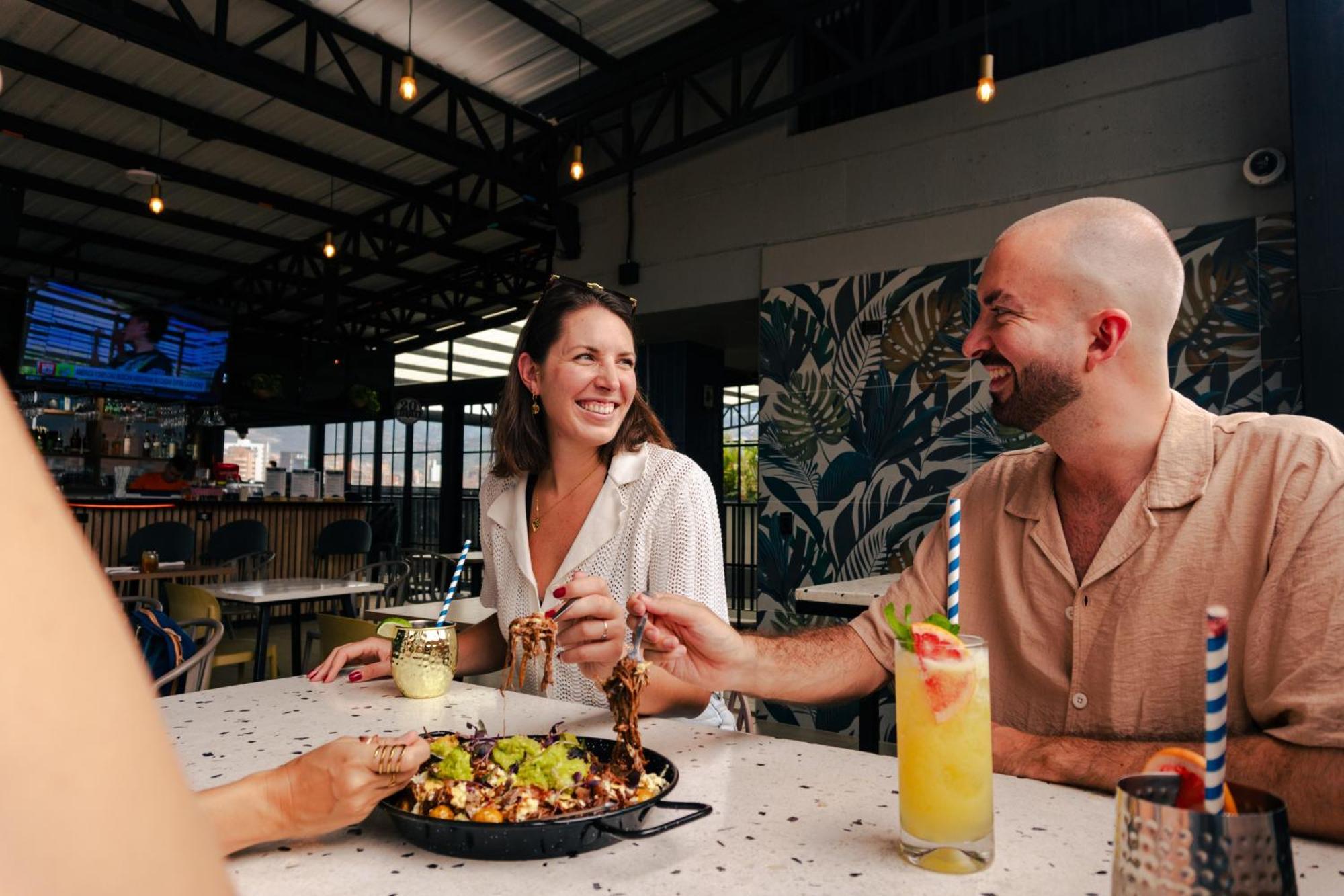 Los Patios Cool Living Меделин Екстериор снимка